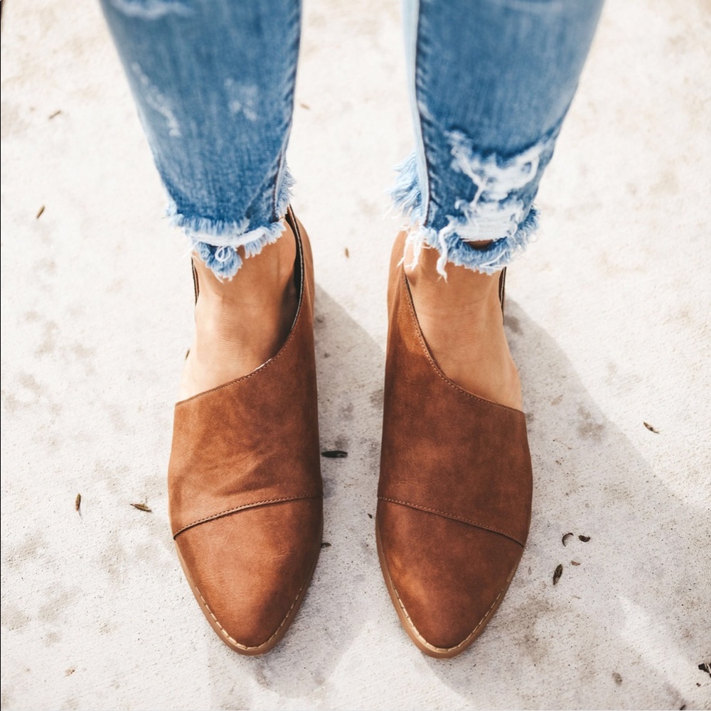 Freya flat in brown size 9 mi.im brand new